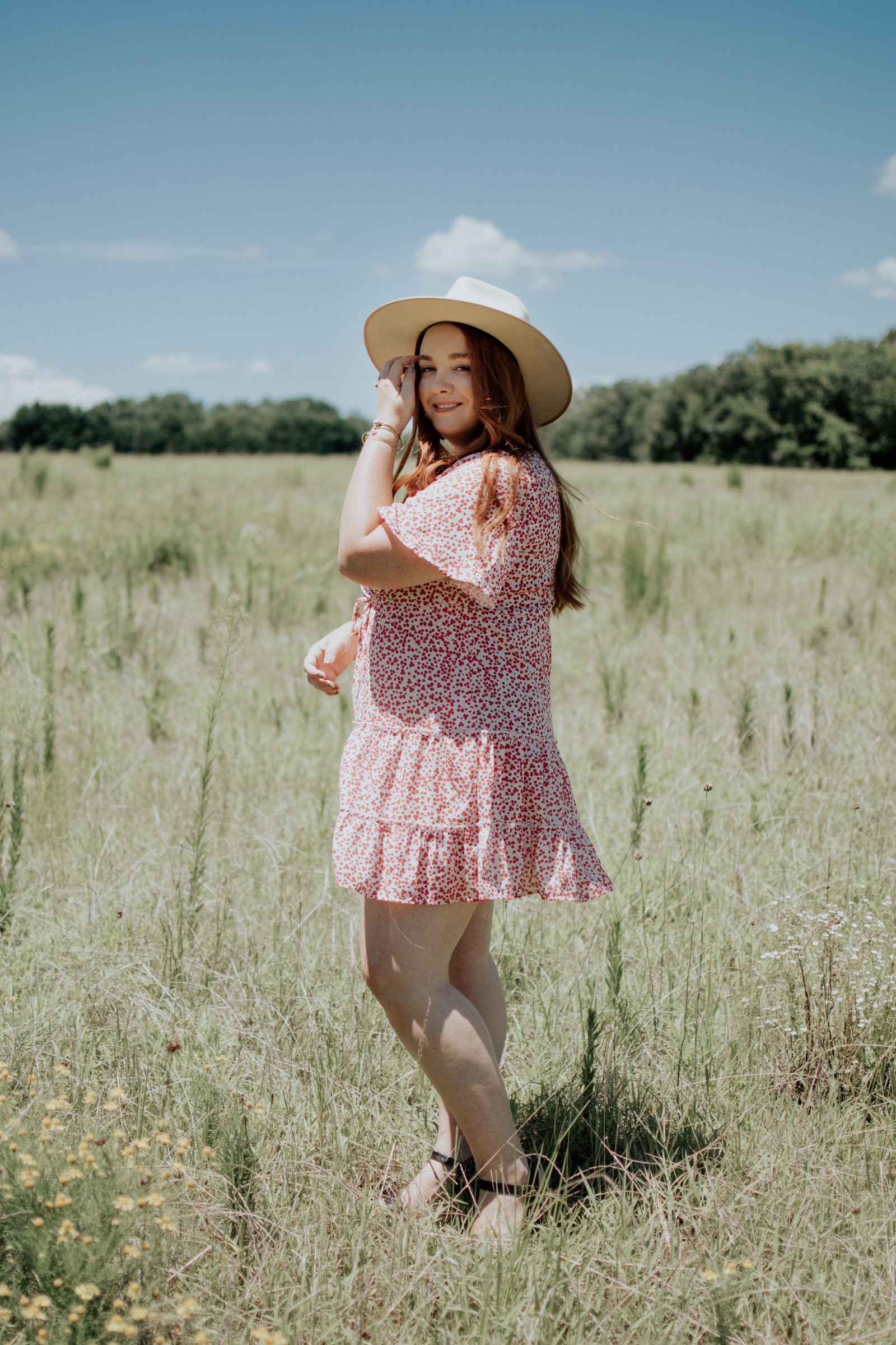 I did some photos in a farm i want to share! Dress: Shein Curve